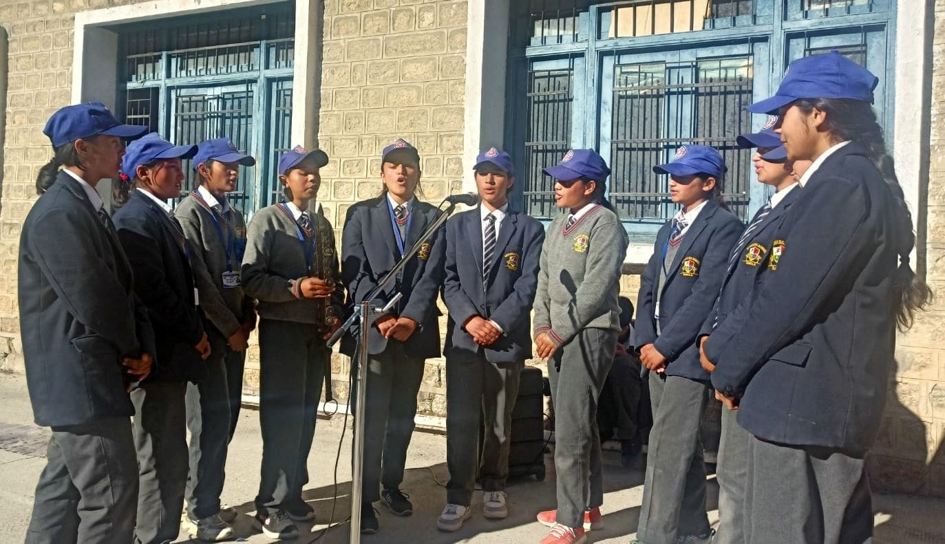 सांगला में एनएसएस शिविर के समापन पर किन्नौर नृत्य पेश करते स्वयं सेवी। स्रोत : स्कूल प्रबंधन
