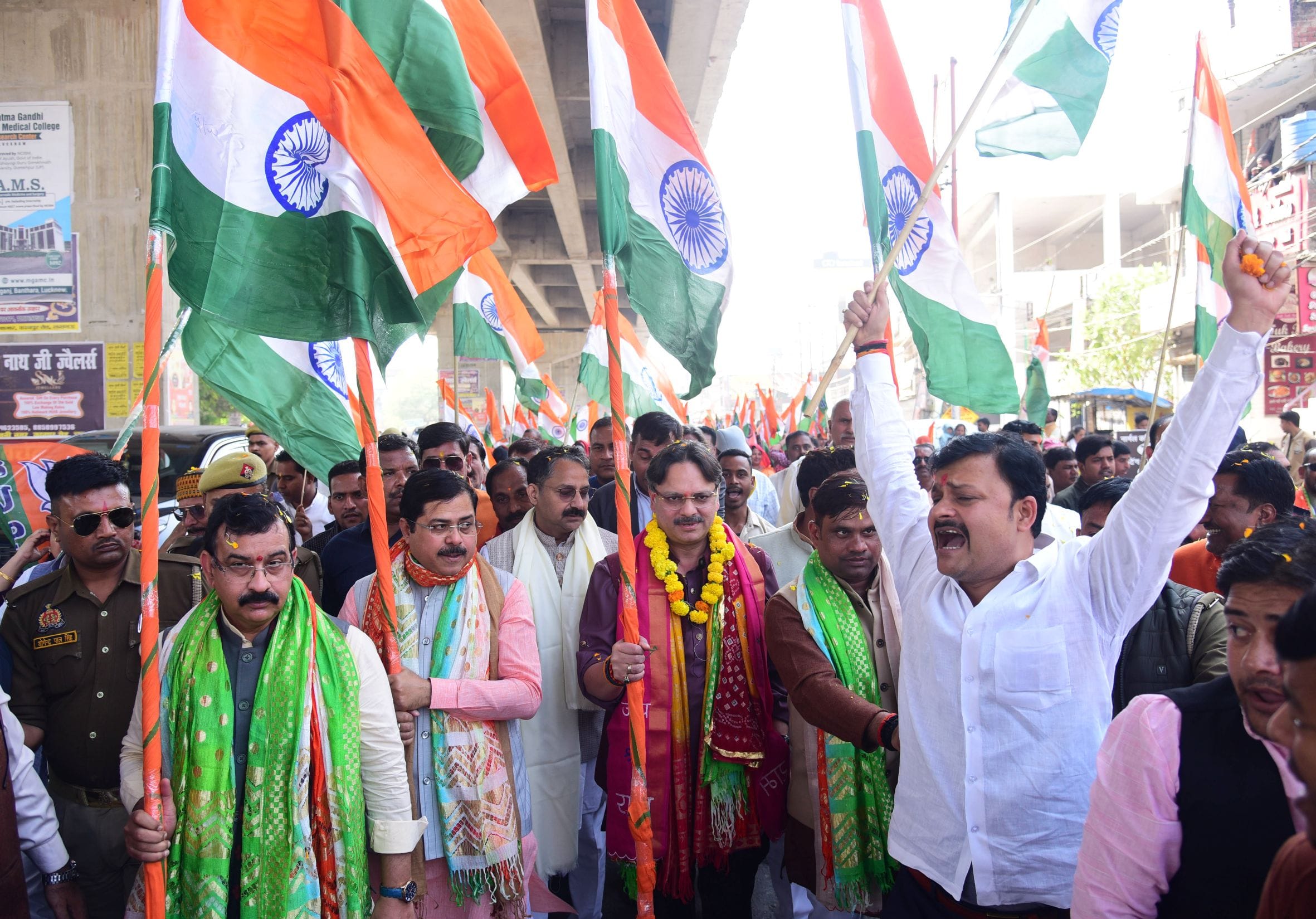 सरोजनीनगर में निकाली गई एकता यात्रा सरोजनीनगर में निकाली गई एकता यात्रा