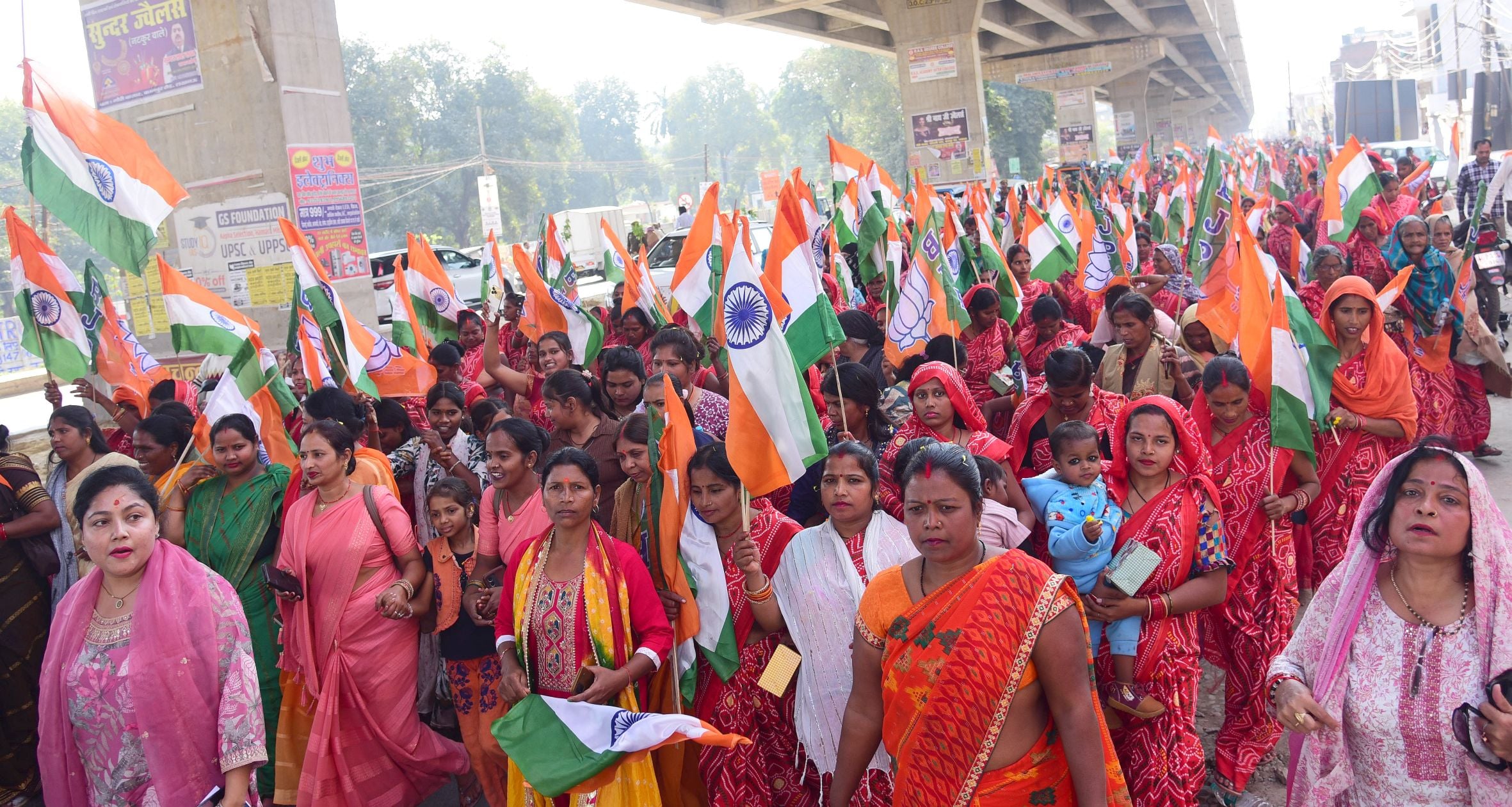 सरोजनीनगर में निकाली गई एकता यात्रा सरोजनीनगर में निकाली गई एकता यात्रा