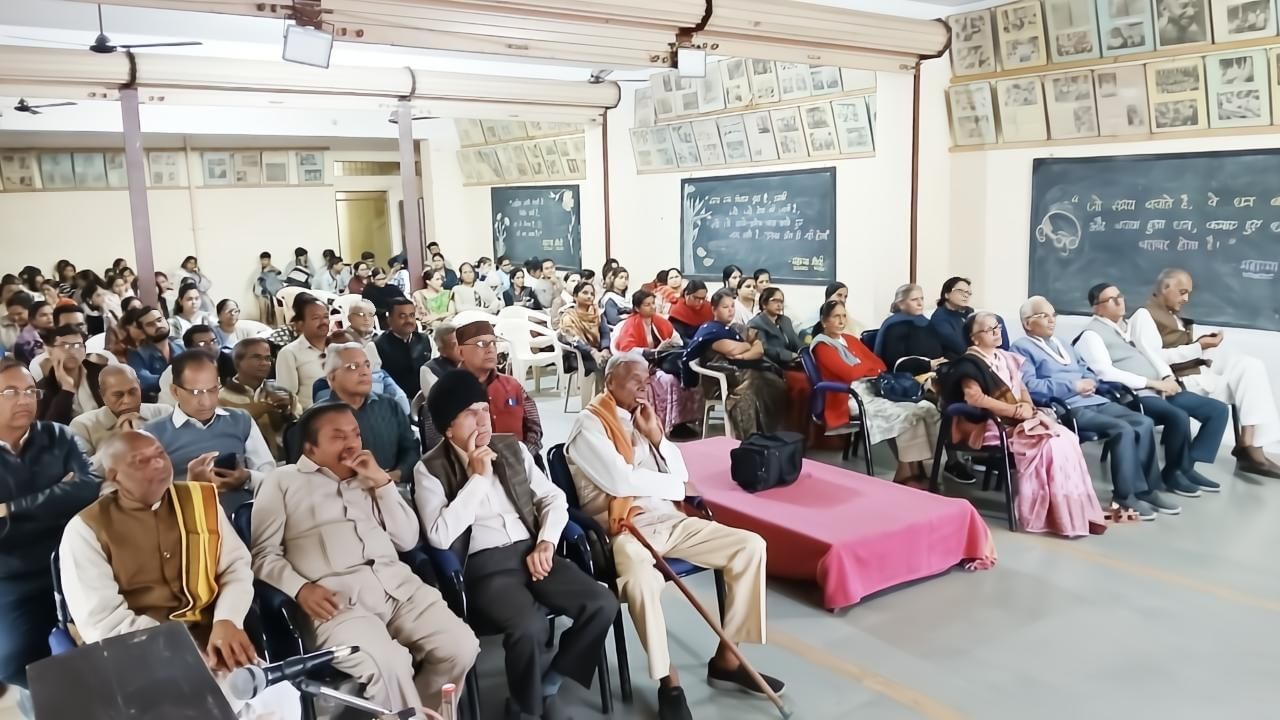 संस्कृत विश्वविद्यालय नई दिल्ली के पूर्व कुलपति प्रो. राधावल्लभ त्रिपाठी, कालिदास अकादमी उज्जैन