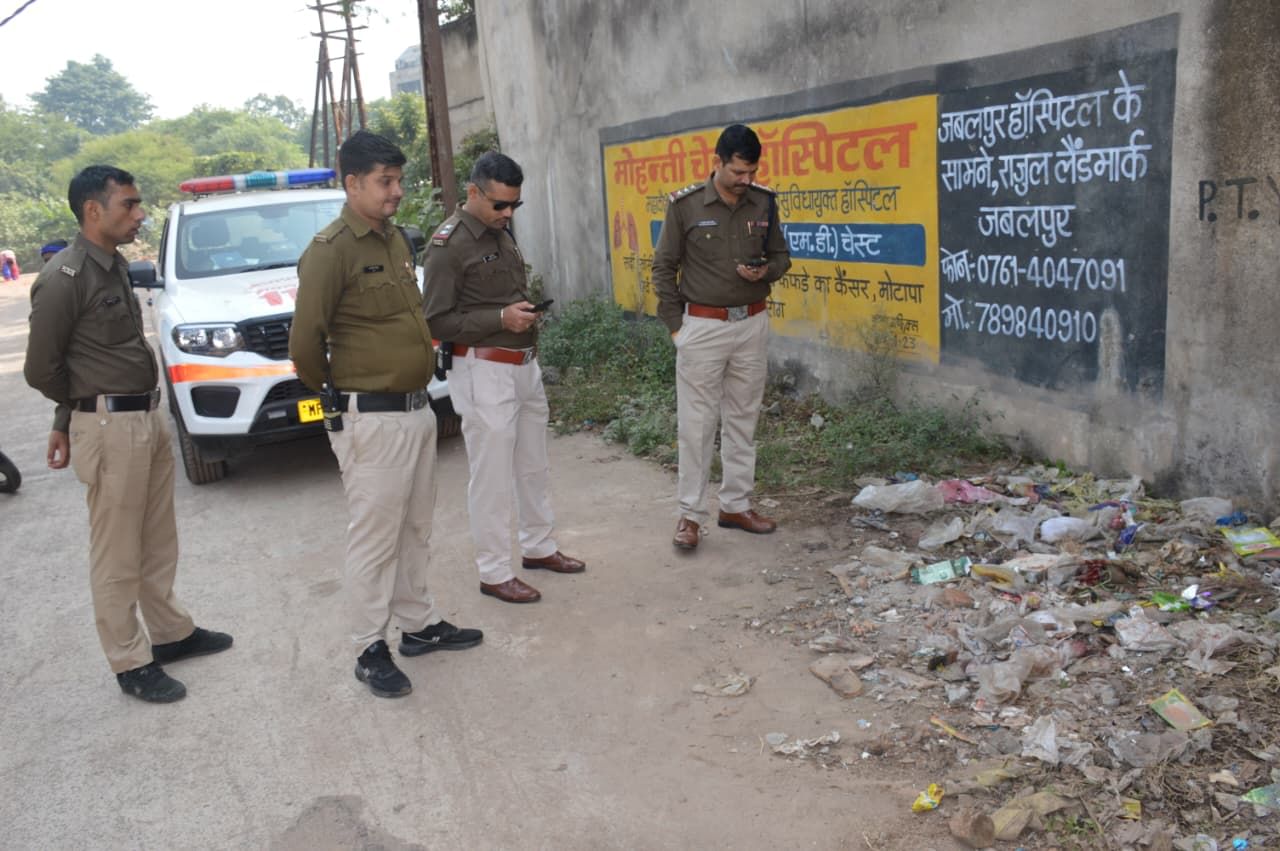 शादीशुदा युवक ने सरेराह किया महिला मित्र की हत्या