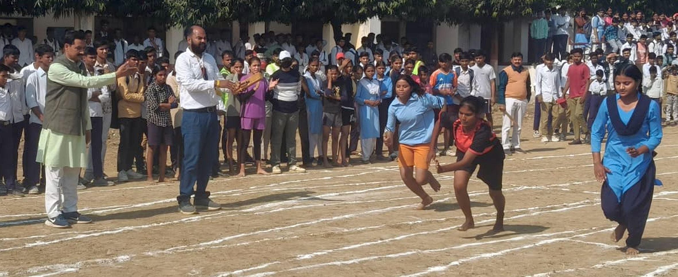 बख्शी का तालाब इंटर कॉलेज परिसर में मंगलवार को विधायक खेल स्पर्धा-2025 के प्रतियोगिता हुई। इसके