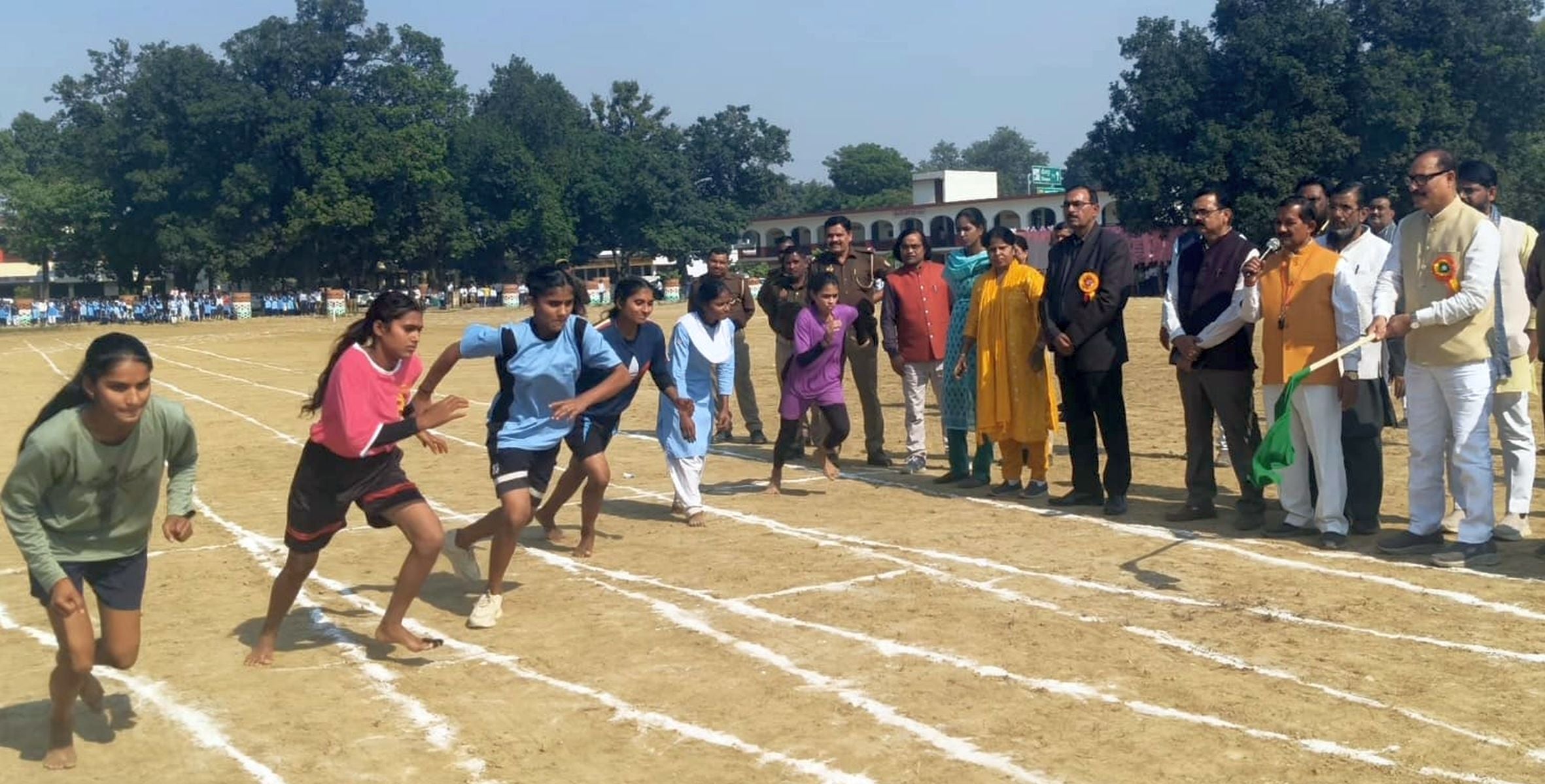 बख्शी का तालाब इंटर कॉलेज परिसर में मंगलवार को विधायक खेल स्पर्धा-2025 के प्रतियोगिता हुई। इसके