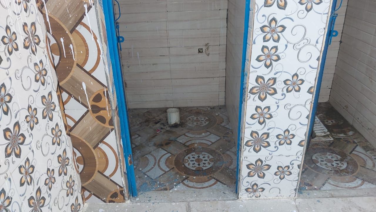 डिग्री कॉलेज के पास बंद पड़ा सार्वाजनिक शौचालय। संवाद