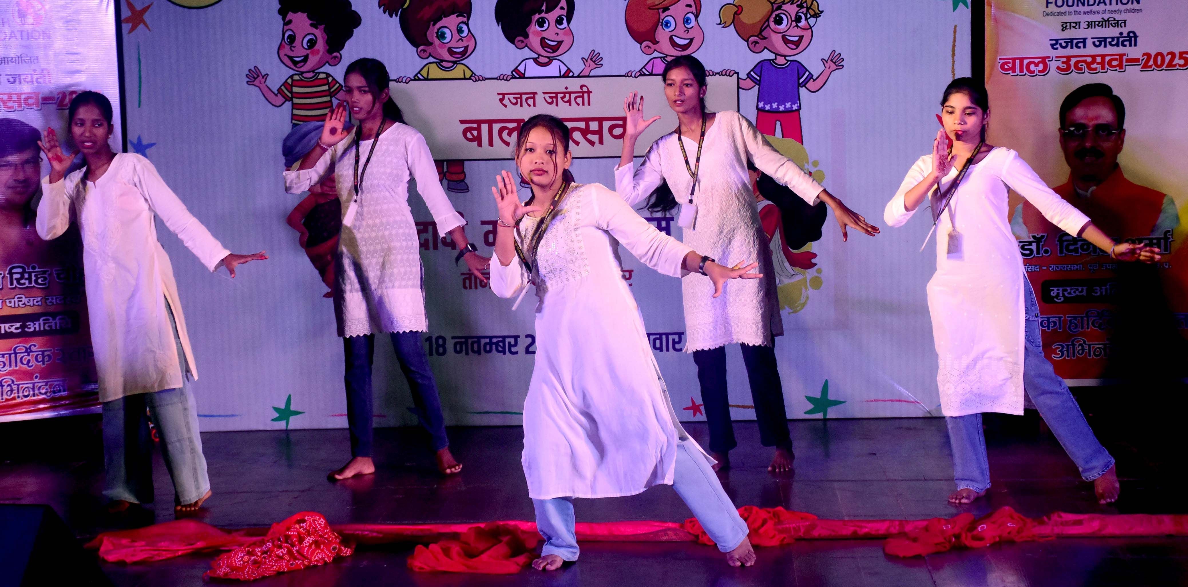 गोमतीनगर स्थित अंतरराष्ट्रीय बौद्ध शोध संस्थान के सभागार में मंगलवार को 25वां बाल उत्सव ''दादी,