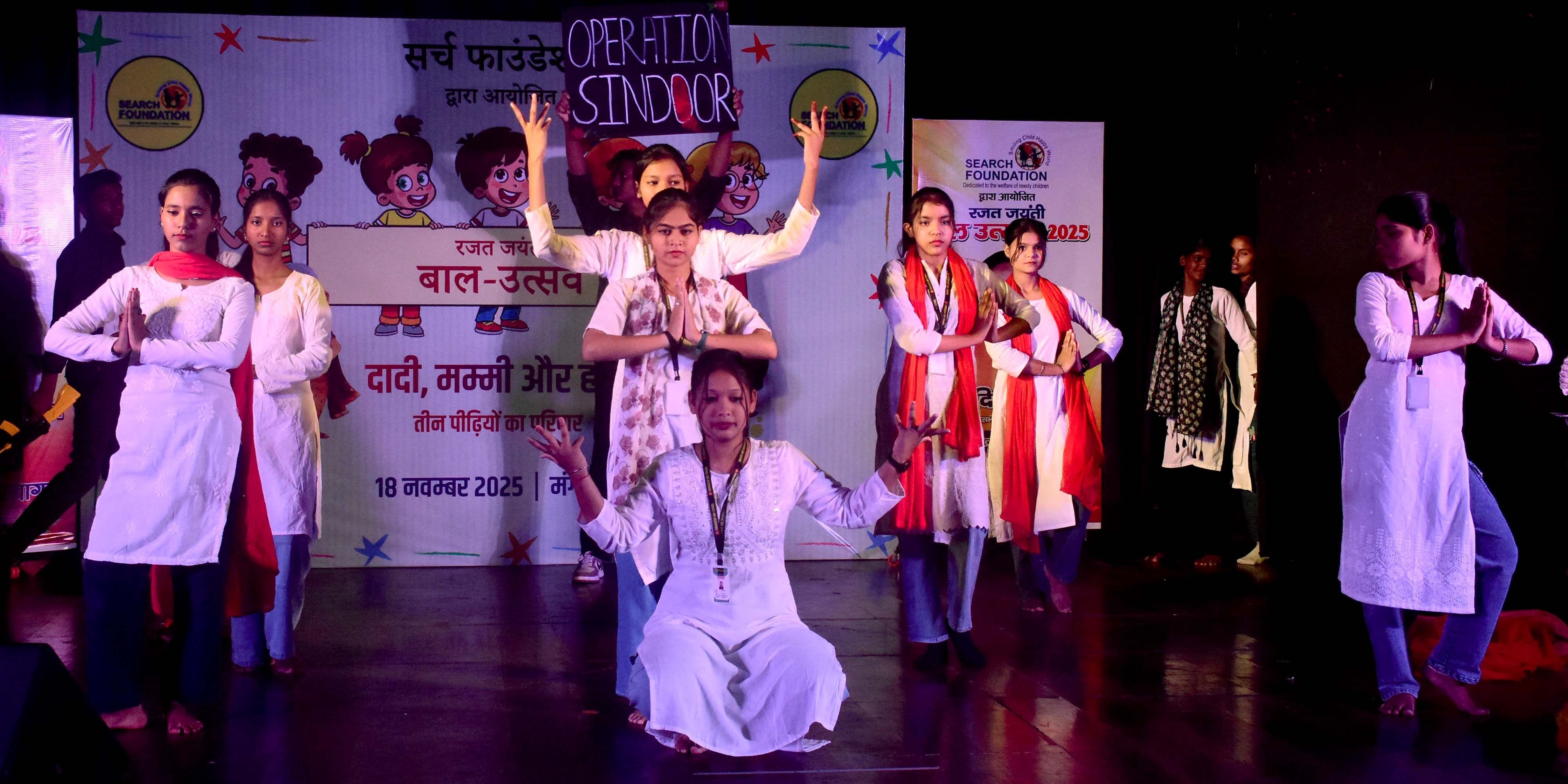 गोमतीनगर स्थित अंतरराष्ट्रीय बौद्ध शोध संस्थान के सभागार में मंगलवार को 25वां बाल उत्सव ''दादी,