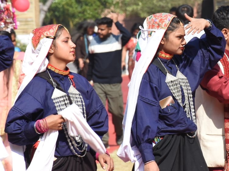 गोमतीनगर स्थित इंदिरा गांधी प्रतिष्ठान में 13 से 18 नवंबर तक चले जनजाति भागीदारी उत्सव का मंगलव गोमतीनगर स्थित इंदिरा गांधी प्रतिष्ठान में 13 से 18 नवंबर तक चले जनजाति भागीदारी उत्सव का मंगलव