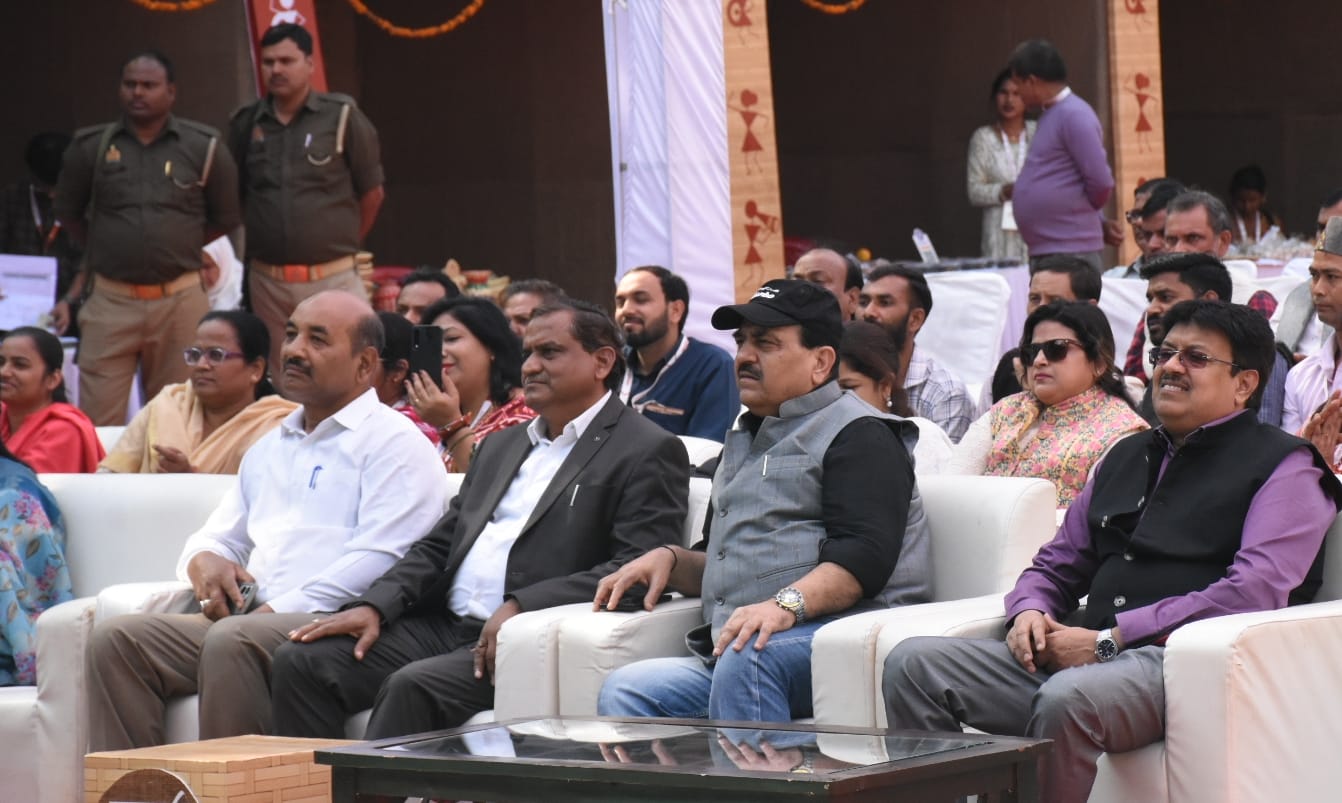गोमतीनगर स्थित इंदिरा गांधी प्रतिष्ठान में 13 से 18 नवंबर तक चले जनजाति भागीदारी उत्सव का मंगलव गोमतीनगर स्थित इंदिरा गांधी प्रतिष्ठान में 13 से 18 नवंबर तक चले जनजाति भागीदारी उत्सव का मंगलव
