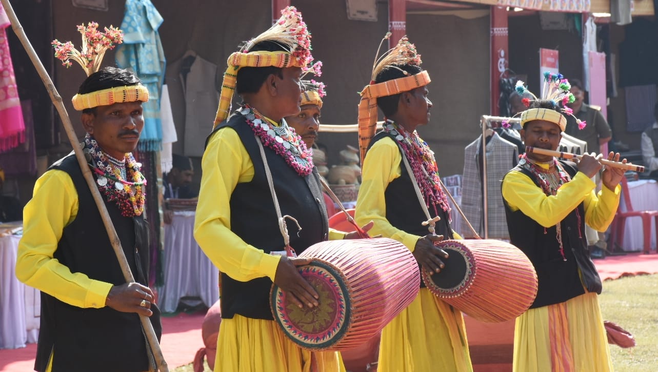 गोमतीनगर स्थित इंदिरा गांधी प्रतिष्ठान में 13 से 18 नवंबर तक चले जनजाति भागीदारी उत्सव का मंगलव गोमतीनगर स्थित इंदिरा गांधी प्रतिष्ठान में 13 से 18 नवंबर तक चले जनजाति भागीदारी उत्सव का मंगलव