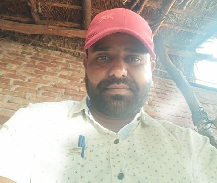 घुंघचाई क्षेत्र में तौल के इंताजर मे खड़े गन्ना भरे वाहन। संवाद घुंघचाई क्षेत्र में तौल के इंताजर मे खड़े गन्ना भरे वाहन। संवाद