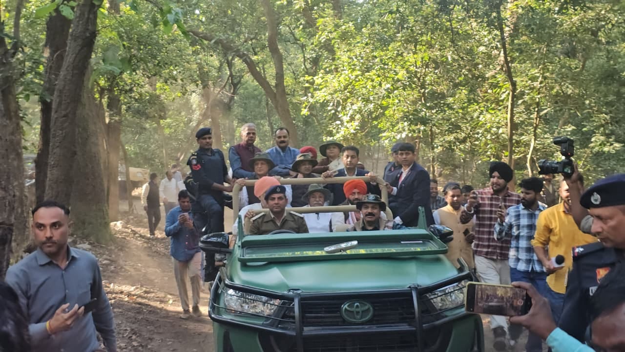 कलेसर नेशनल पार्क में जंगल सफारी करते सीएम नायब सिंह सैनी, कृषि मंत्री श्याम सिंह राणा, पूर्व म