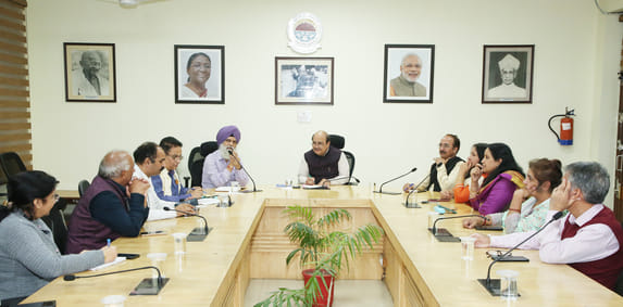 कुरुक्षेत्र। बैठक में दिशा-निर्देश देते कुलपति प्रो. सोमनाथ सचदेवा। विज्ञप्ति कुरुक्षेत्र। बैठक में दिशा-निर्देश देते कुलपति प्रो. सोमनाथ सचदेवा। विज्ञप्ति
