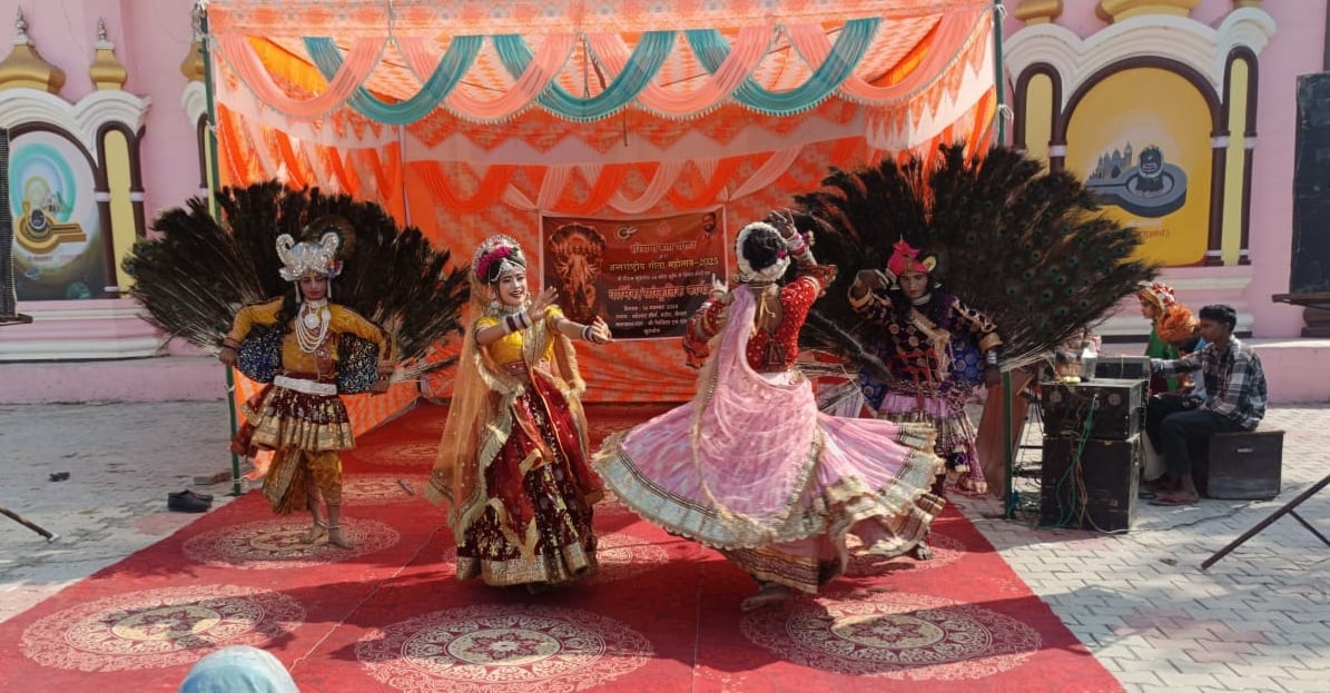 कुरुक्षेत्र। हरियाणवी नृत्य की प्रस्तुति देते कलाकार। संवाद कुरुक्षेत्र। हरियाणवी नृत्य की प्रस्तुति देते कलाकार। संवाद