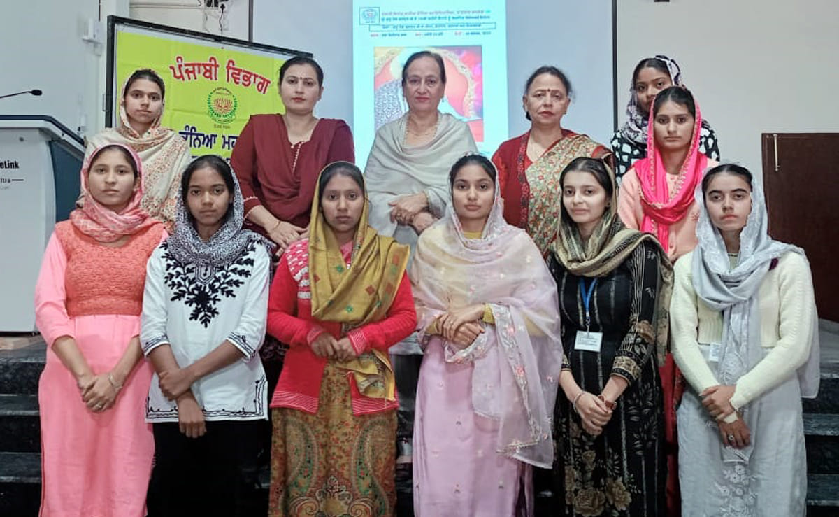 कुरुक्षेत्र। सेमिनार में छात्राओं के साथ मुख्यअतिथि । संवाद कुरुक्षेत्र। सेमिनार में छात्राओं के साथ मुख्यअतिथि । संवाद