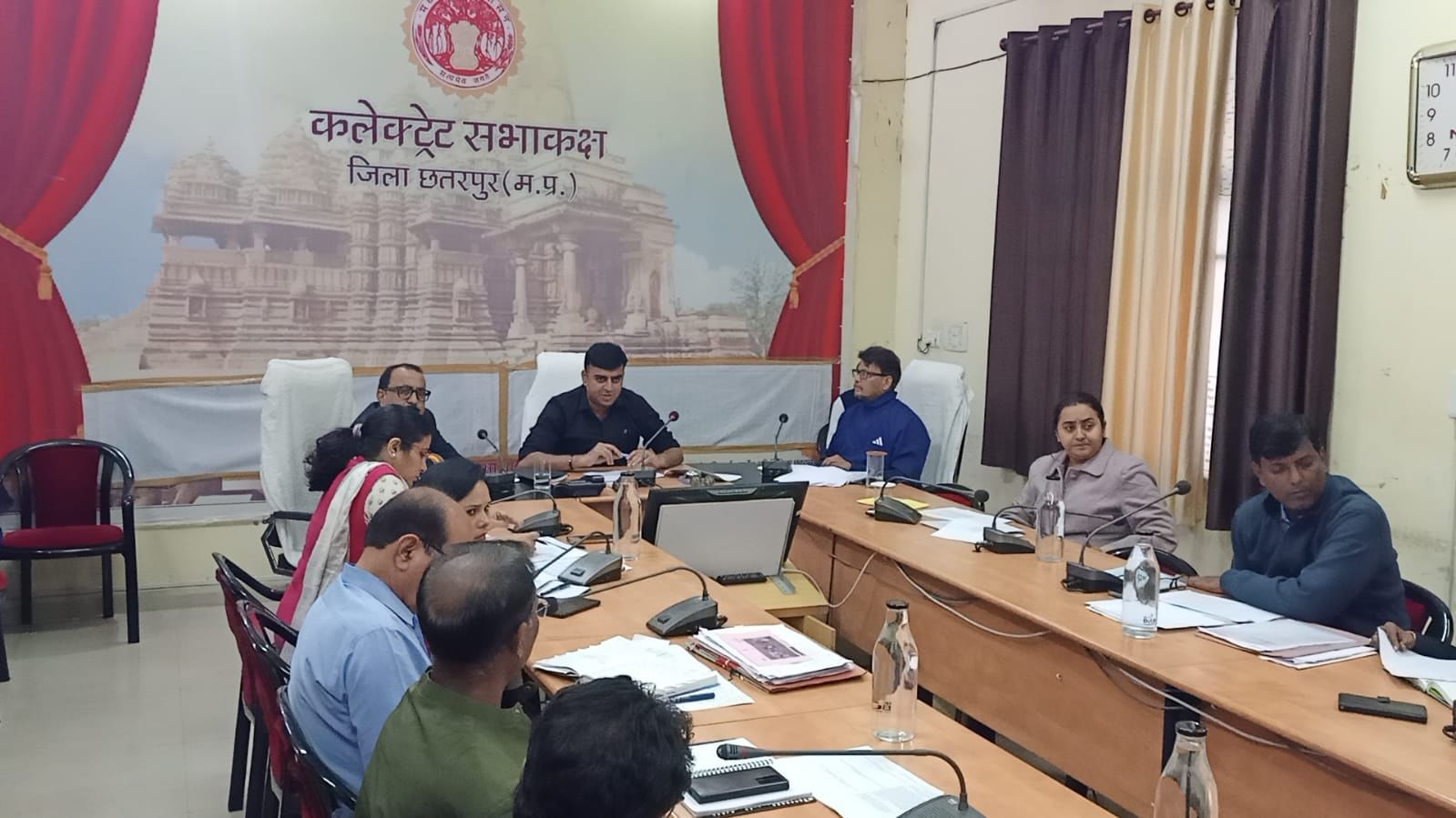 मतदान केन्द्र क्र. 197 में पदस्थ बी.एल.ओ. रावेन्द्र प्रताप सिंह निलंबित। मतदान केन्द्र क्र. 197 में पदस्थ बी.एल.ओ. रावेन्द्र प्रताप सिंह निलंबित।