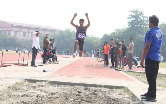 23...रोहतक स्थित एमडीयू में वार्षिक खेलकूद प्रतियोगिता के दौरान फरीदाबाद के अनुज मान ने 14.80 23...रोहतक स्थित एमडीयू में वार्षिक खेलकूद प्रतियोगिता के दौरान फरीदाबाद के अनुज मान ने 14.80