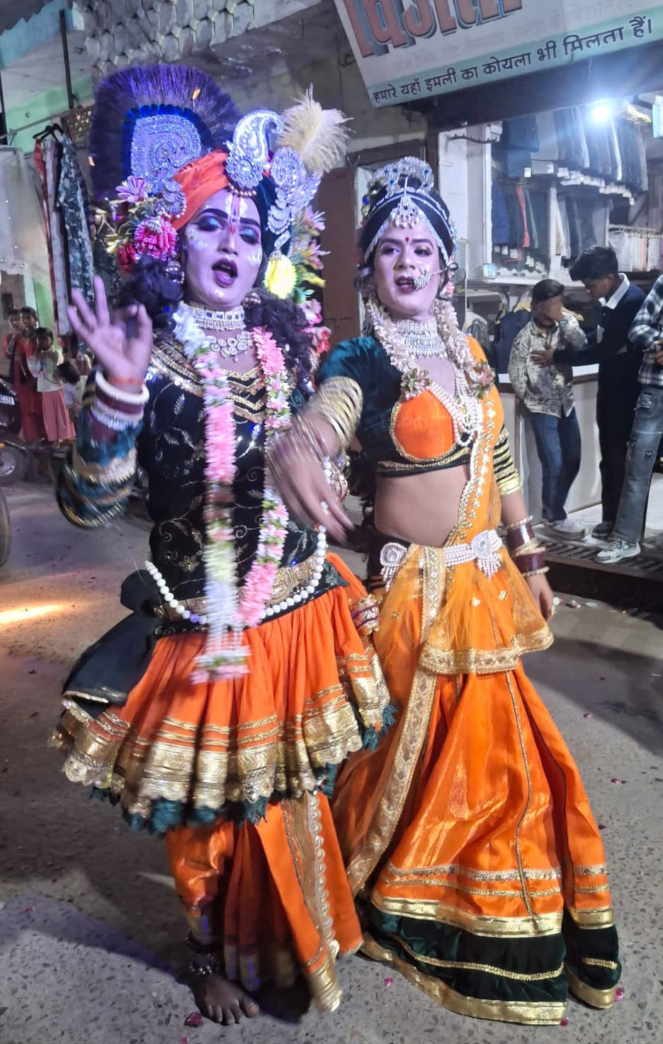 बिल्सी में निकाली गई वाल्मीकि शोभायात्रा में शामिल गणेश जी की झांकी। संवाद