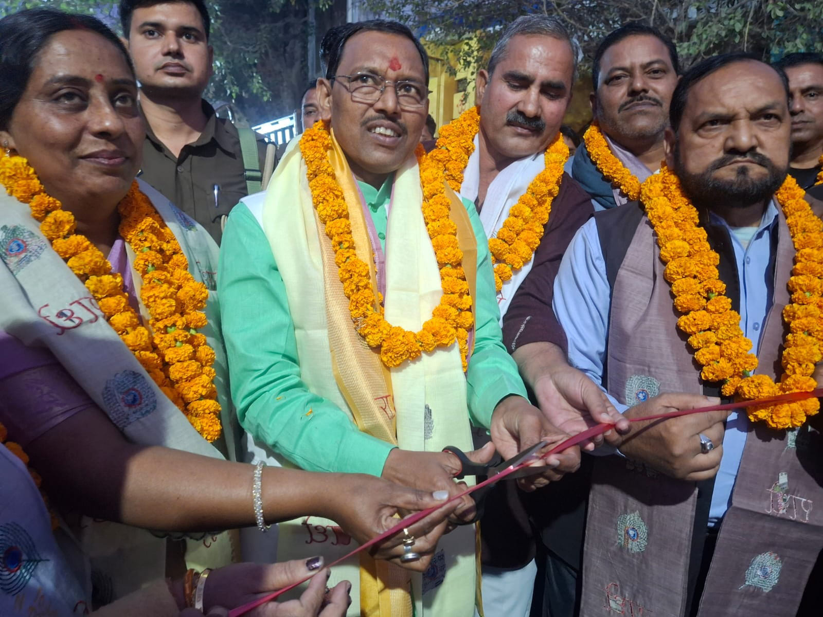 बिल्सी में निकाली गई वाल्मीकि शोभायात्रा में शामिल गणेश जी की झांकी। संवाद