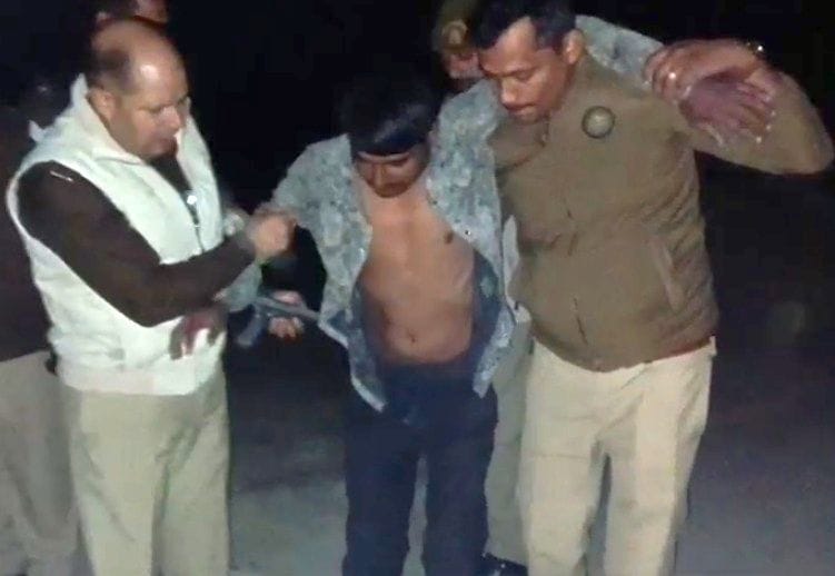 फोटो-10- मेडिकल कॉलेज में भर्ती आरोपी विजय। संवाद फोटो-10- मेडिकल कॉलेज में भर्ती आरोपी विजय। संवाद