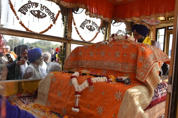 गुरुद्वारा इसराना साहिब में नगर कीर्तन शुरू करते हुए। संवाद गुरुद्वारा इसराना साहिब में नगर कीर्तन शुरू करते हुए। संवाद