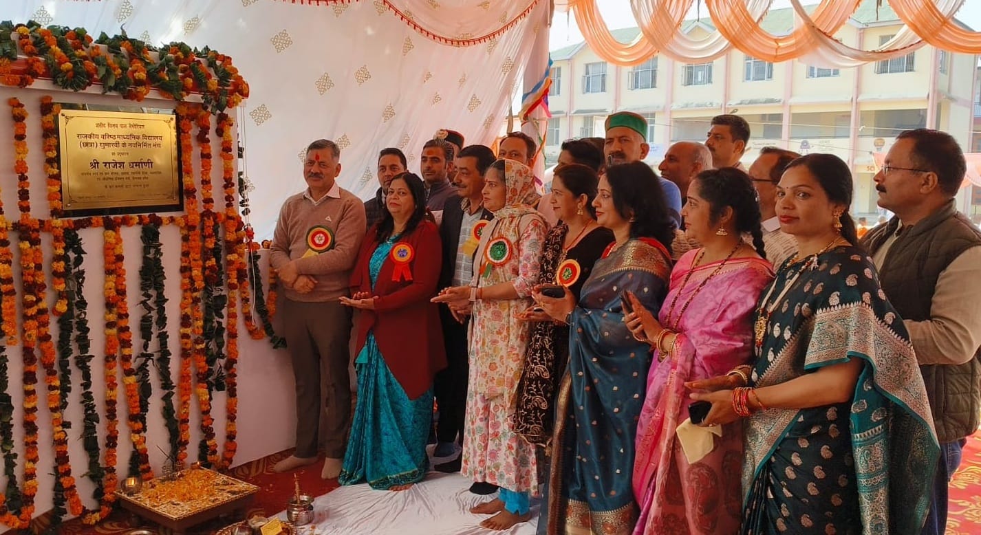 कन्या पाठशाला घुमारवीं में आयोजित वार्षिक उत्सव कार्यक्रम में बच्चों को सम्मानित करते मंत्री रा कन्या पाठशाला घुमारवीं में आयोजित वार्षिक उत्सव कार्यक्रम में बच्चों को सम्मानित करते मंत्री रा