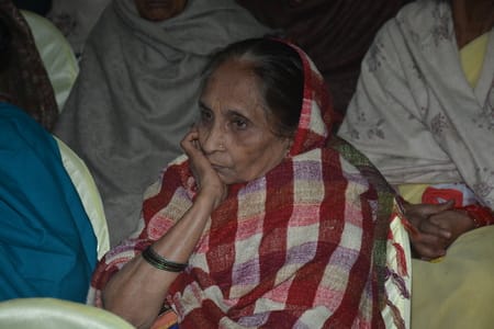राजाजीपुरम स्थित बाबा की बगिया में श्रीमद्भागवत कथा के चौथे दिन बुधवार को साध्वी वैष्णवी भारती 