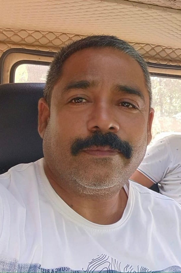 सांबा के सिडको चौक में जारी धीमे निर्माण कार्य के चलते रेंगते वाहन सांबा के सिडको चौक में जारी धीमे निर्माण कार्य के चलते रेंगते वाहन