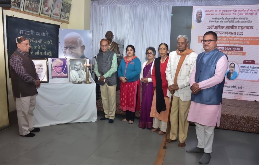 वरिष्ठ शिक्षाविद् एवं महात्मा गांधी स्टडी सेंटर, अंबाजोगई निदेशक श्रीमती शैलजा बारूरे