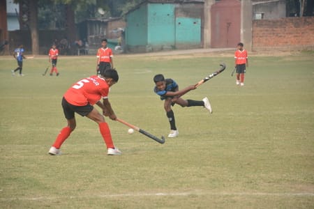 चंद्रभान गुप्त मैदान में राज्य सब जूनियर हाॅकी के मुकाबले में गोल करने का प्रयास करते खिलाड़ी। चंद्रभान गुप्त मैदान में राज्य सब जूनियर हाॅकी के मुकाबले में गोल करने का प्रयास करते खिलाड़ी।