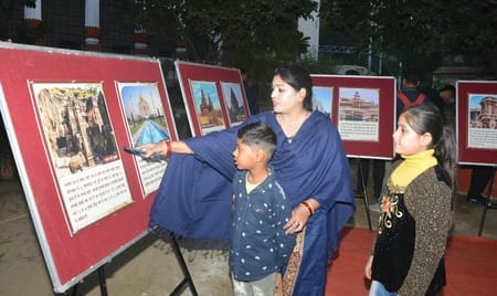चिड़ियाघर में आयोजित चित्रकला प्रदर्शनी 