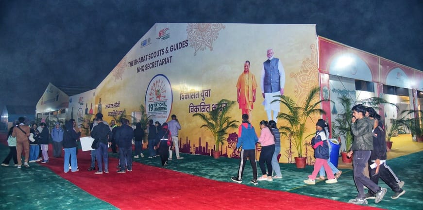 डिफेंस एक्सपो मैदान में जंबूरी की तैयारियों की चमक दिखाई दी। बृहस्पतिवार को रात करीब 11 बजे दूध