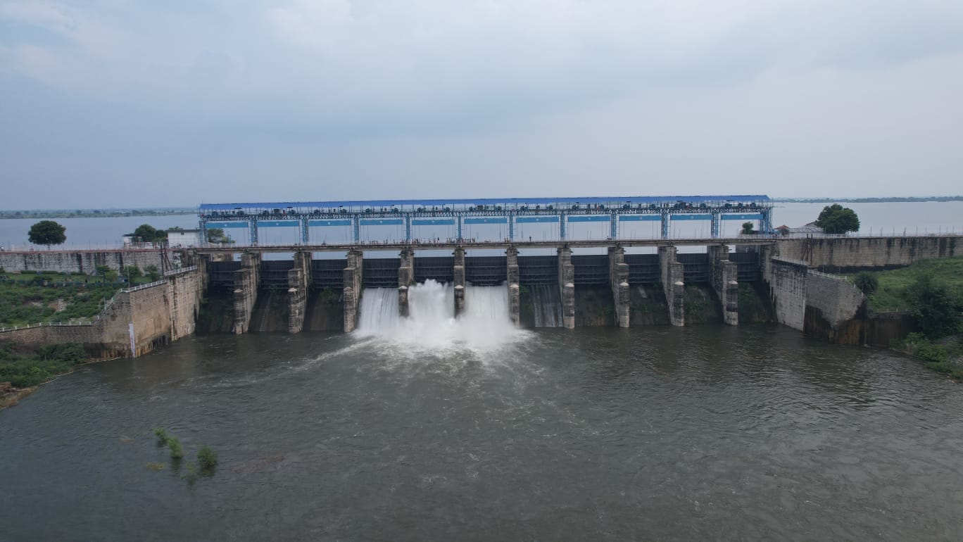 फोटो 20 एचएएमपी 04- मुस्करा ब्लाक में स्थित मौदहा डैम। संवाद फोटो 20 एचएएमपी 04- मुस्करा ब्लाक में स्थित मौदहा डैम। संवाद