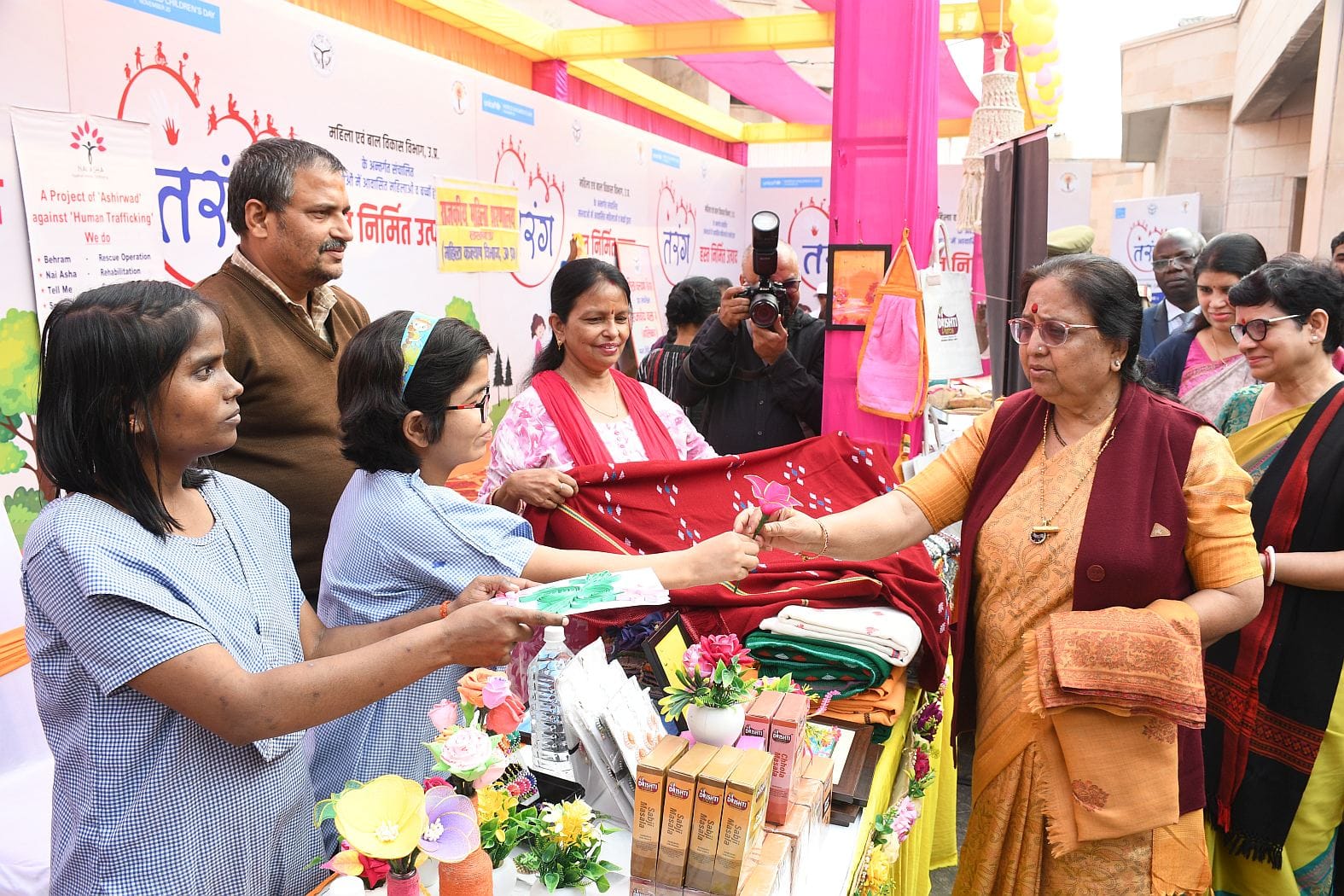 गोमतीनगर स्थित भागीदारी भवन में बृहस्पतिवार को आयोजित भव्य सम्मान समारोह। गोमतीनगर स्थित भागीदारी भवन में बृहस्पतिवार को आयोजित भव्य सम्मान समारोह।