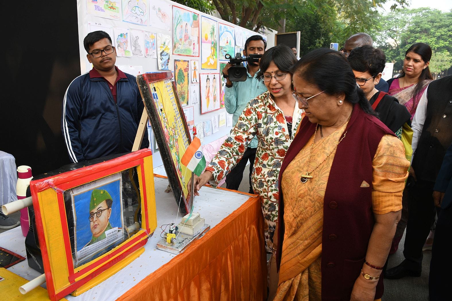 गोमतीनगर स्थित भागीदारी भवन में बृहस्पतिवार को आयोजित भव्य सम्मान समारोह। गोमतीनगर स्थित भागीदारी भवन में बृहस्पतिवार को आयोजित भव्य सम्मान समारोह।