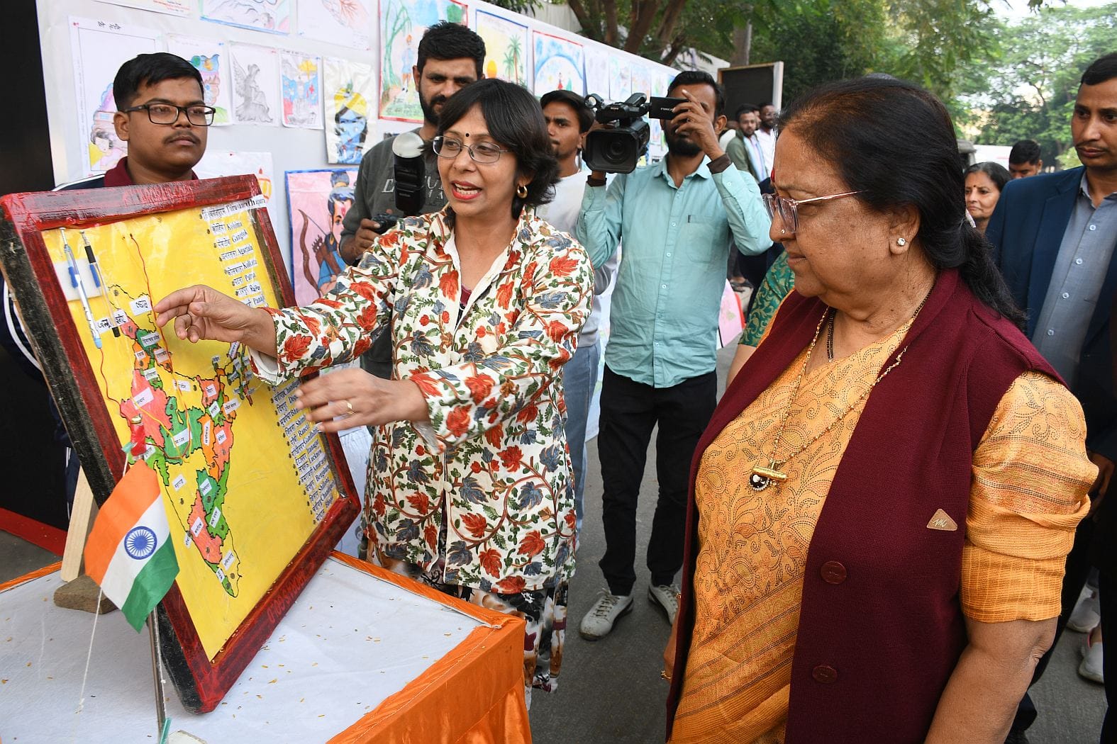 गोमतीनगर स्थित भागीदारी भवन में बृहस्पतिवार को आयोजित भव्य सम्मान समारोह। गोमतीनगर स्थित भागीदारी भवन में बृहस्पतिवार को आयोजित भव्य सम्मान समारोह।