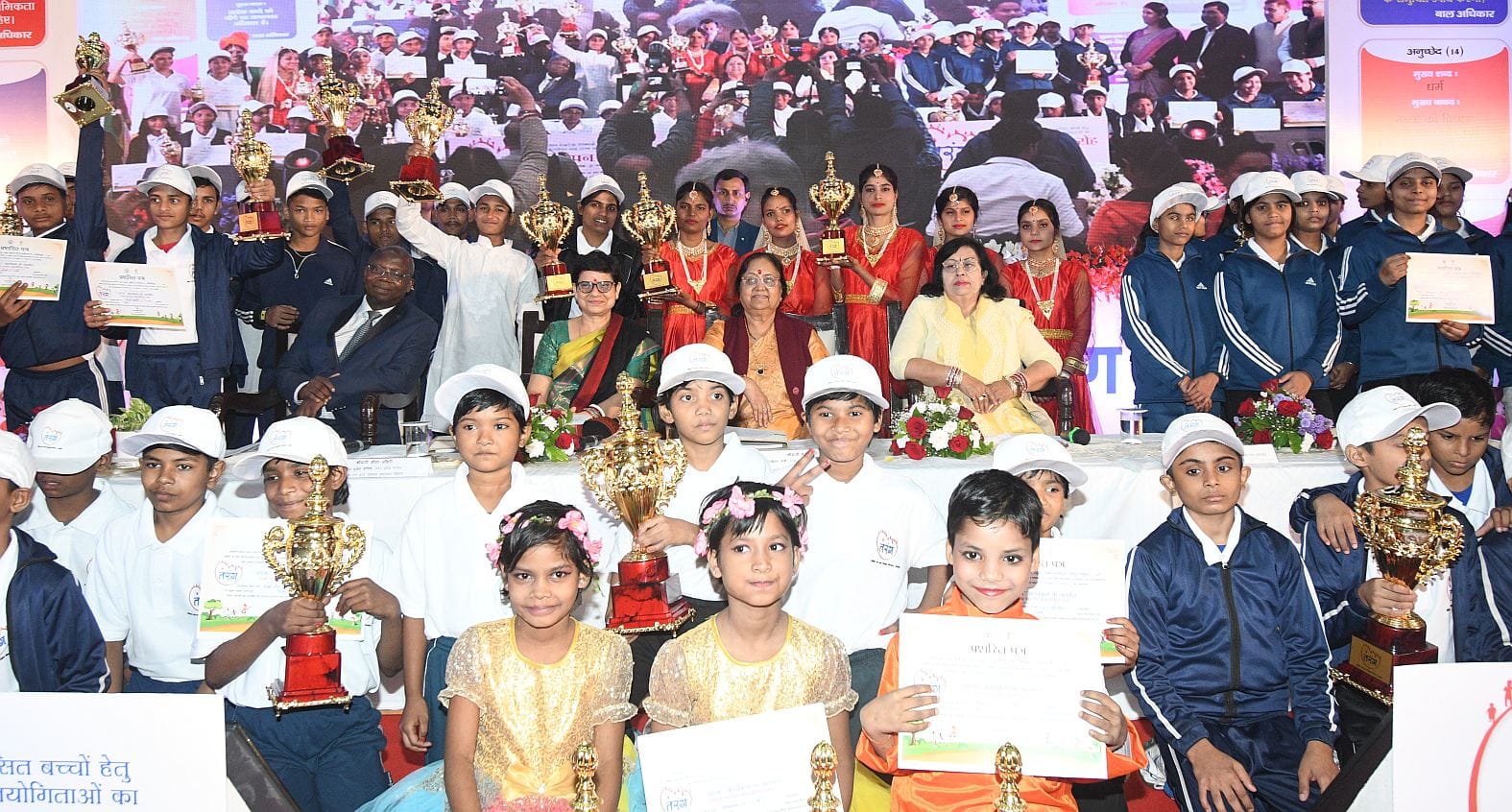 गोमतीनगर स्थित भागीदारी भवन में बृहस्पतिवार को आयोजित भव्य सम्मान समारोह। गोमतीनगर स्थित भागीदारी भवन में बृहस्पतिवार को आयोजित भव्य सम्मान समारोह।