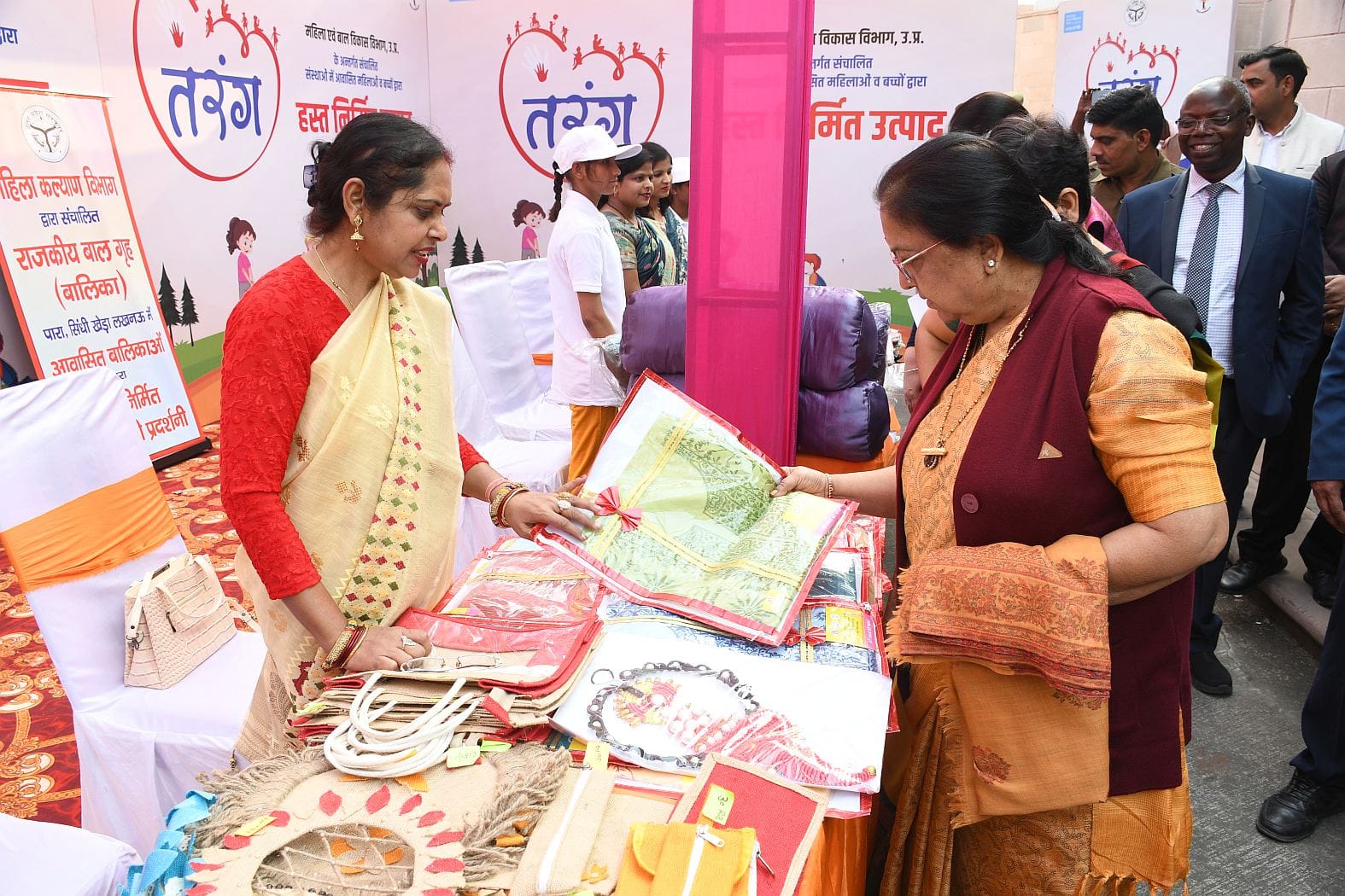गोमतीनगर स्थित भागीदारी भवन में बृहस्पतिवार को आयोजित भव्य सम्मान समारोह। गोमतीनगर स्थित भागीदारी भवन में बृहस्पतिवार को आयोजित भव्य सम्मान समारोह।