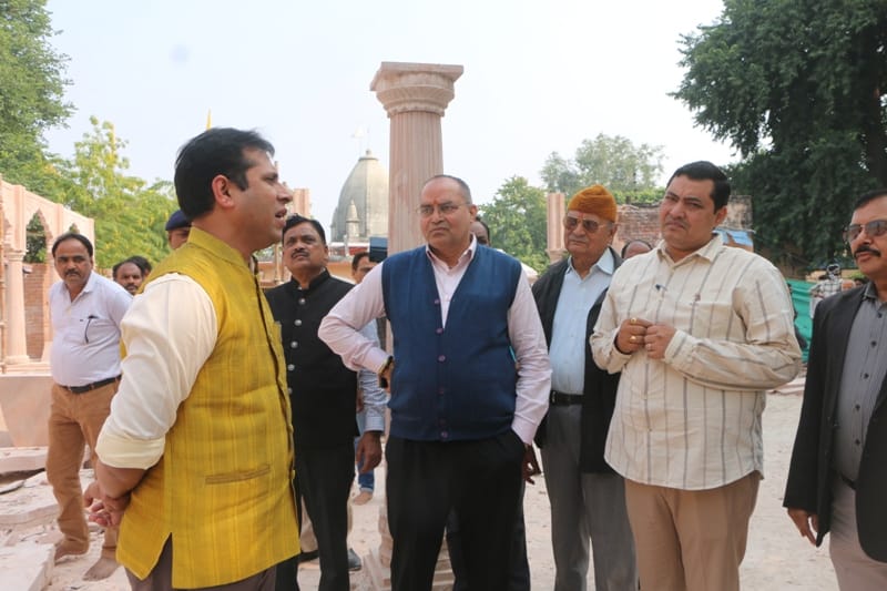 जांच के बाद ठेकेदार पर FIR