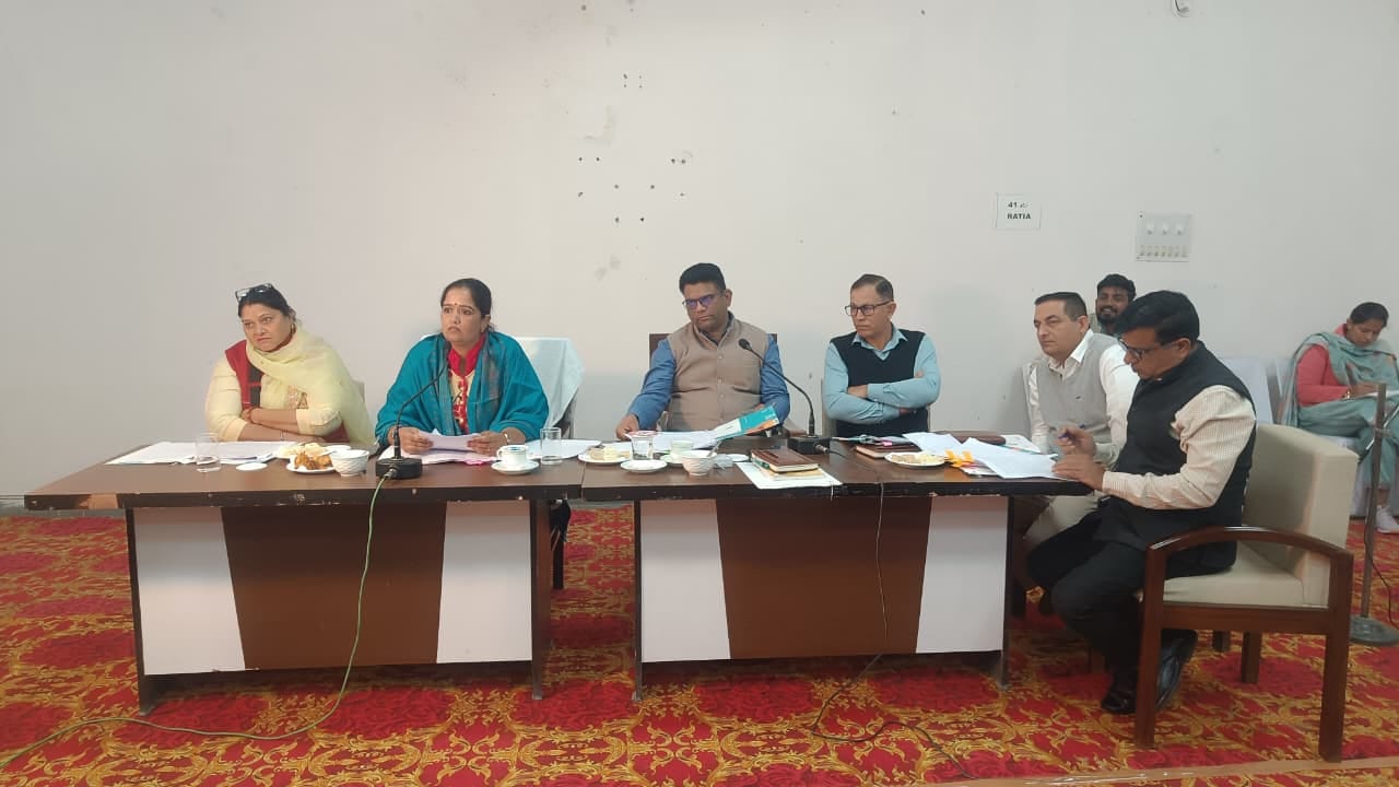 जिला परिषद की विशेष बैठक में मौजूद पार्षद। संवाद जिला परिषद की विशेष बैठक में मौजूद पार्षद। संवाद