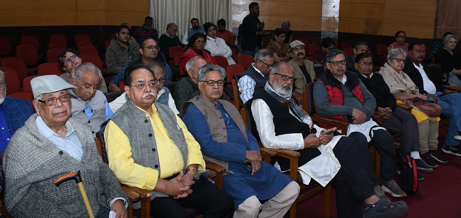 कैफी आजमी एकेडमी मेंसाझी दुनिया की ओर से आयोजित गोष्ठी में वरिष्ठ पत्रकार परंजॉय गुहा ठाकुरता व कैफी आजमी एकेडमी मेंसाझी दुनिया की ओर से आयोजित गोष्ठी में वरिष्ठ पत्रकार परंजॉय गुहा ठाकुरता व