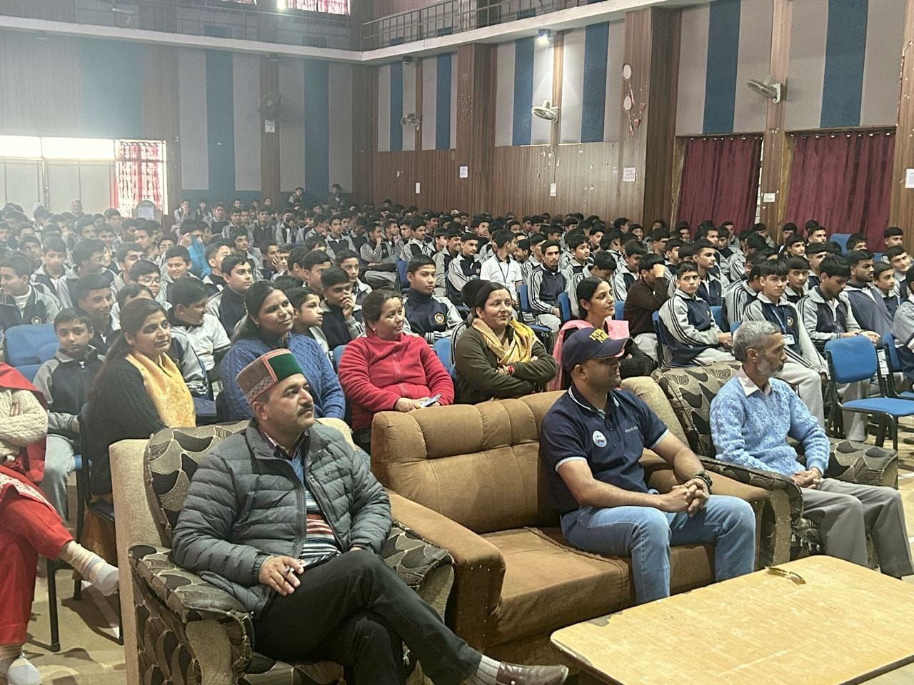 कन्या स्कूल की छात्राओं को भारतीय नौसेना ने किया जागरूक। स्रोत : स्कूल प्रबंधन