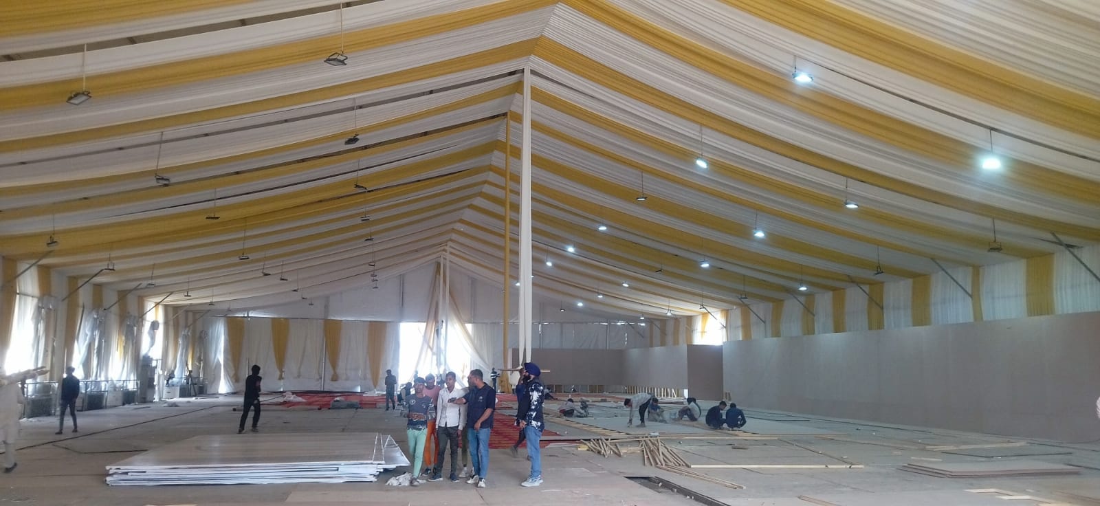 कुरुक्षेत्र। समागम स्थल पर कर्मियों के लिए तैयार की गई हट। संवाद 