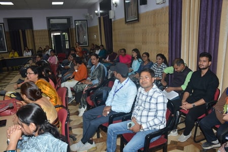 लखनऊ विश्वविद्यालय के 105वें स्थापना दिवस सप्ताह के तहत बृहस्पतिवार को शैक्षणिक व्याख्यान श्रृं
