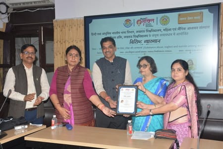 लखनऊ विश्वविद्यालय के 105वें स्थापना दिवस सप्ताह के तहत बृहस्पतिवार को शैक्षणिक व्याख्यान श्रृं
