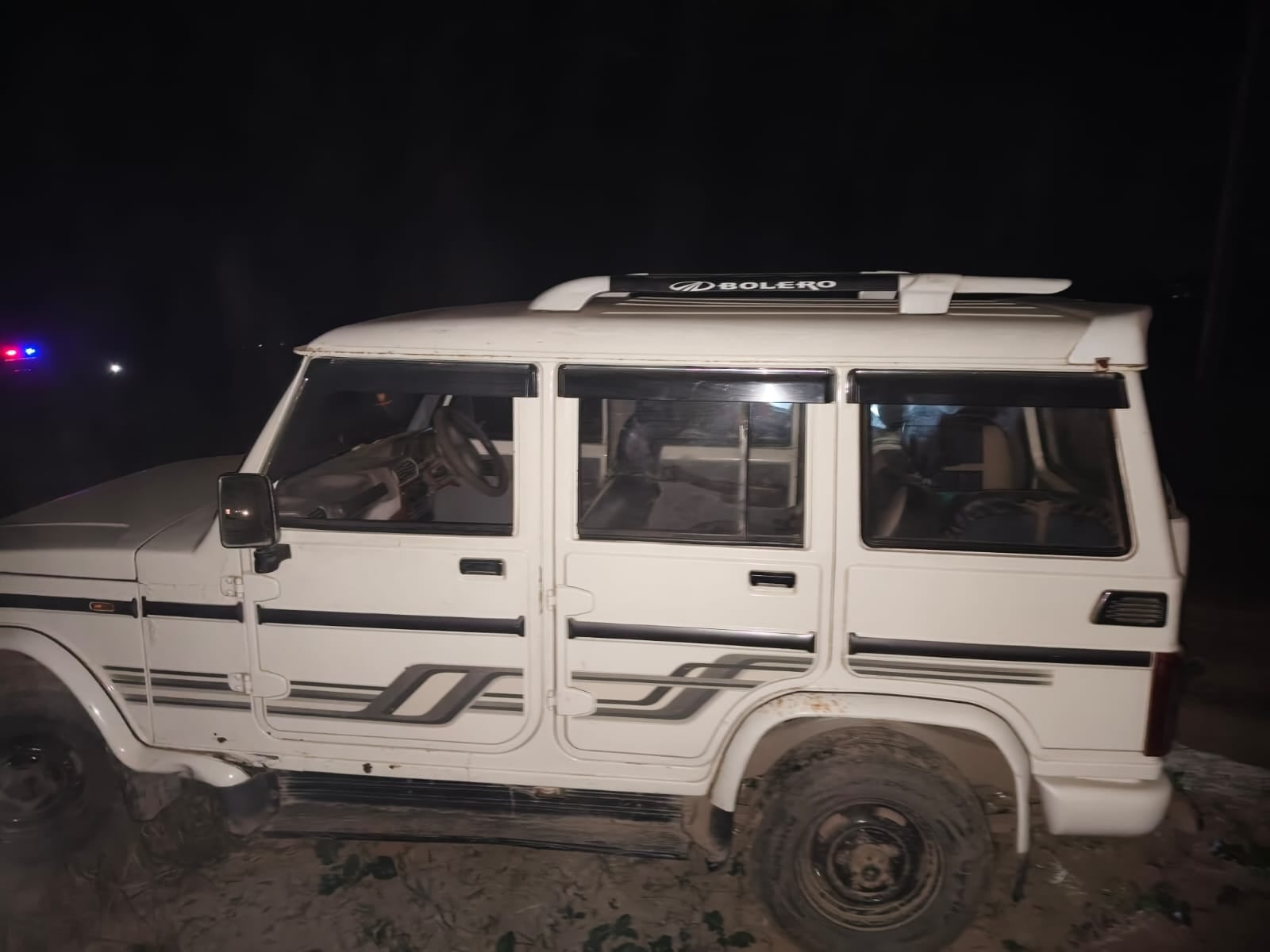 पुलिस हिरासत में मुठभेड़ में घायल लूट के आरोपी। स्रोत- पुलिस मीडिया सेल
