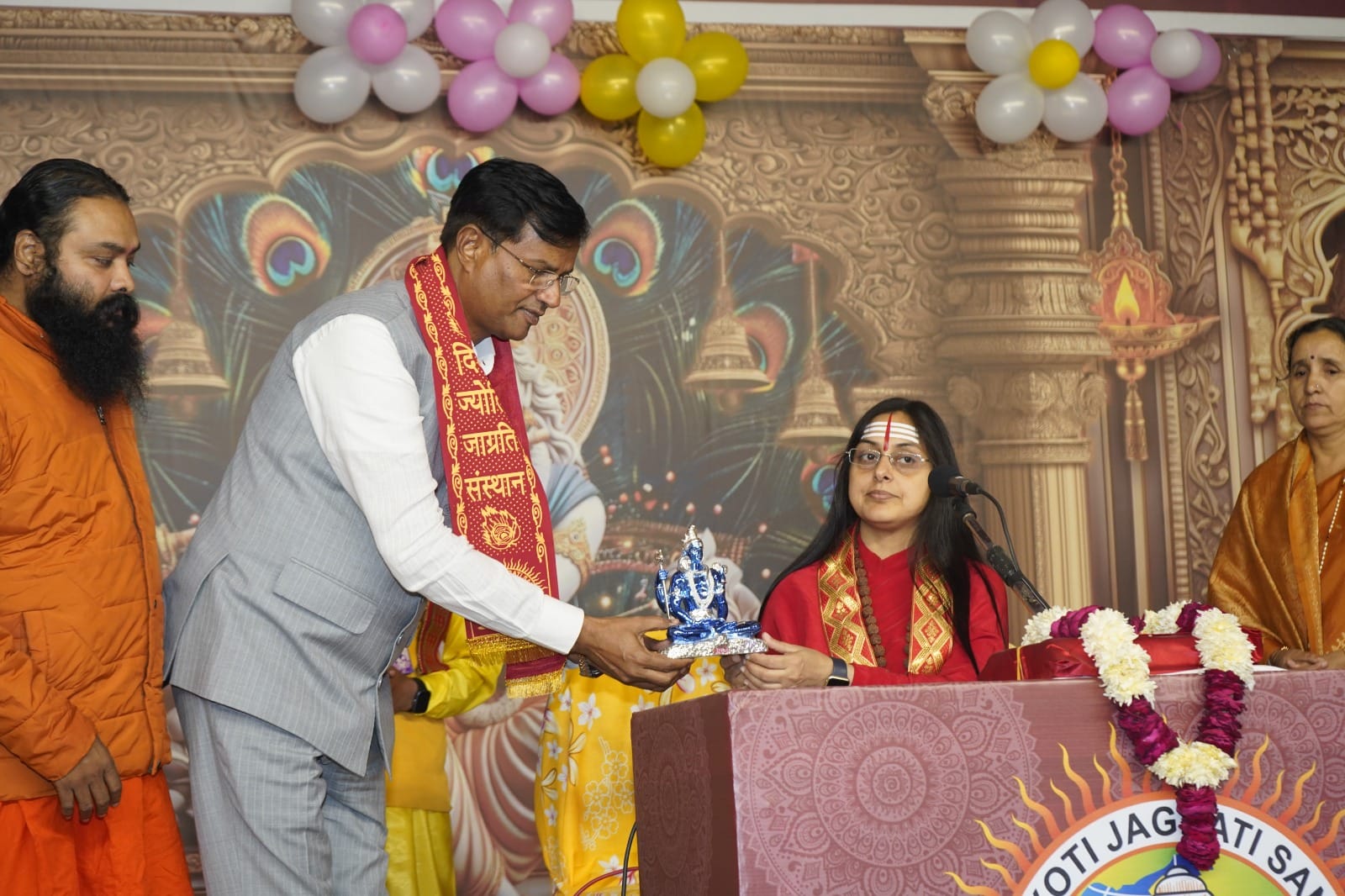 राजाजीपुरम बाबा की बगिया में दिव्य जागृति संस्थान की ओर आयोजित श्रीमद्भागवत कथा में भजन गीत पर राजाजीपुरम बाबा की बगिया में दिव्य जागृति संस्थान की ओर आयोजित श्रीमद्भागवत कथा में भजन गीत पर