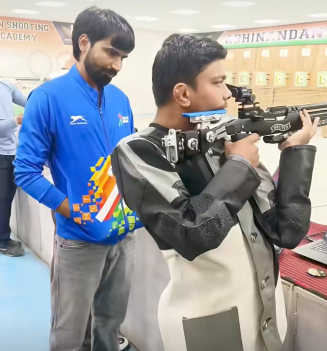 30...धीरज शूटिंग खिलाड़ी।