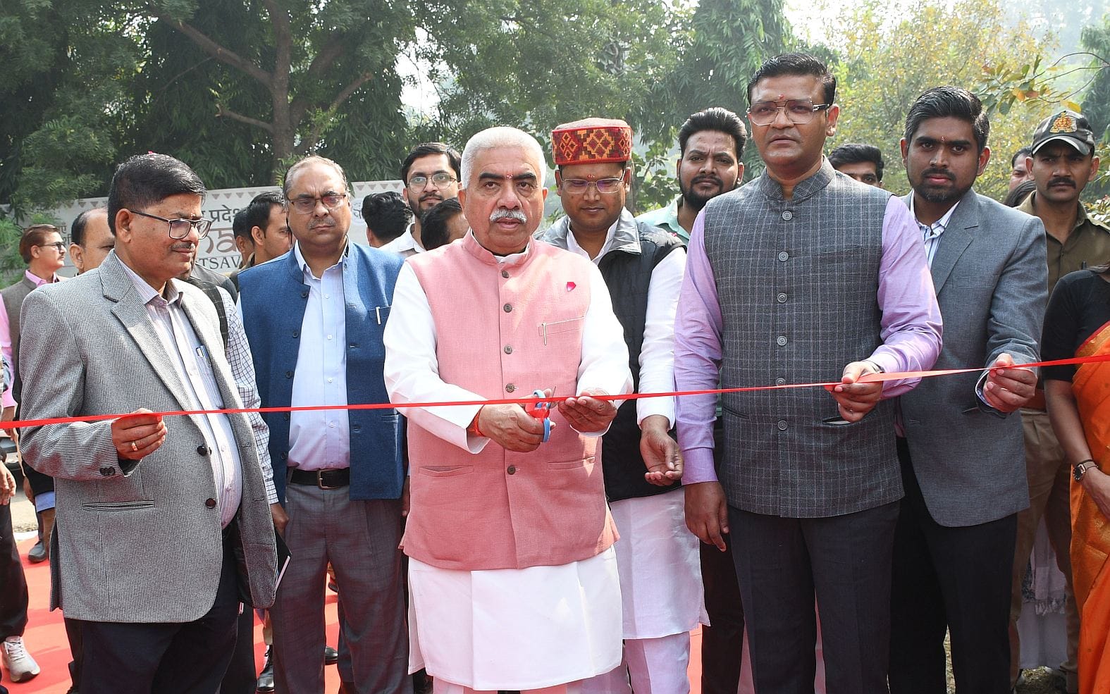 गोमतीनगर स्थित केंद्रीय संस्कृत विश्वविद्यालय परिसर में शुक्रवार से शुरू हुआ 10 दिवसीय खादी महो
