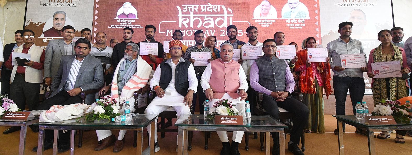 गोमतीनगर स्थित केंद्रीय संस्कृत विश्वविद्यालय परिसर में शुक्रवार से शुरू हुआ 10 दिवसीय खादी महो