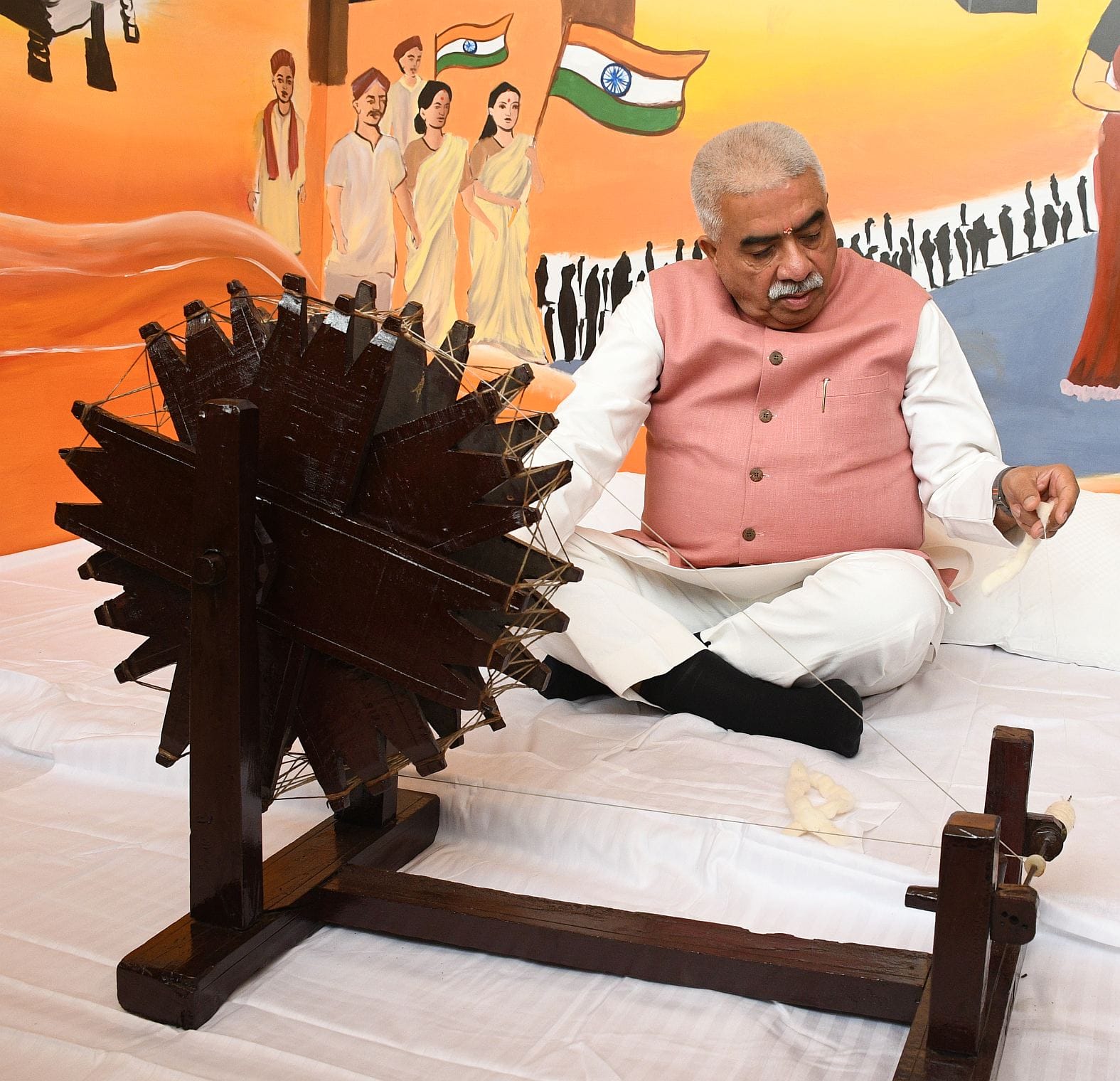 गोमतीनगर स्थित केंद्रीय संस्कृत विश्वविद्यालय परिसर में शुक्रवार से शुरू हुआ 10 दिवसीय खादी महो